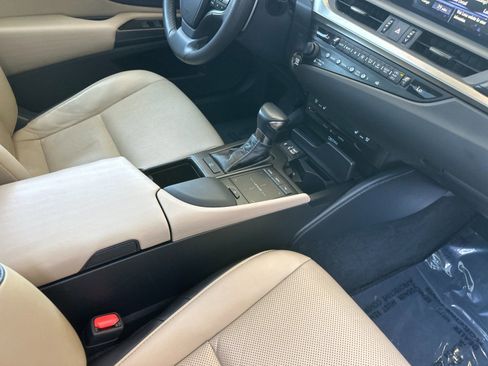 Used 2019 Lexus ES 350 w/ Premium Package FWD image 15