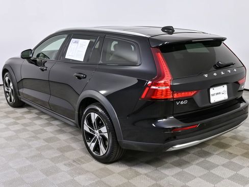 Certified 2025 Volvo V60 B5 Cross Country Plus image 4