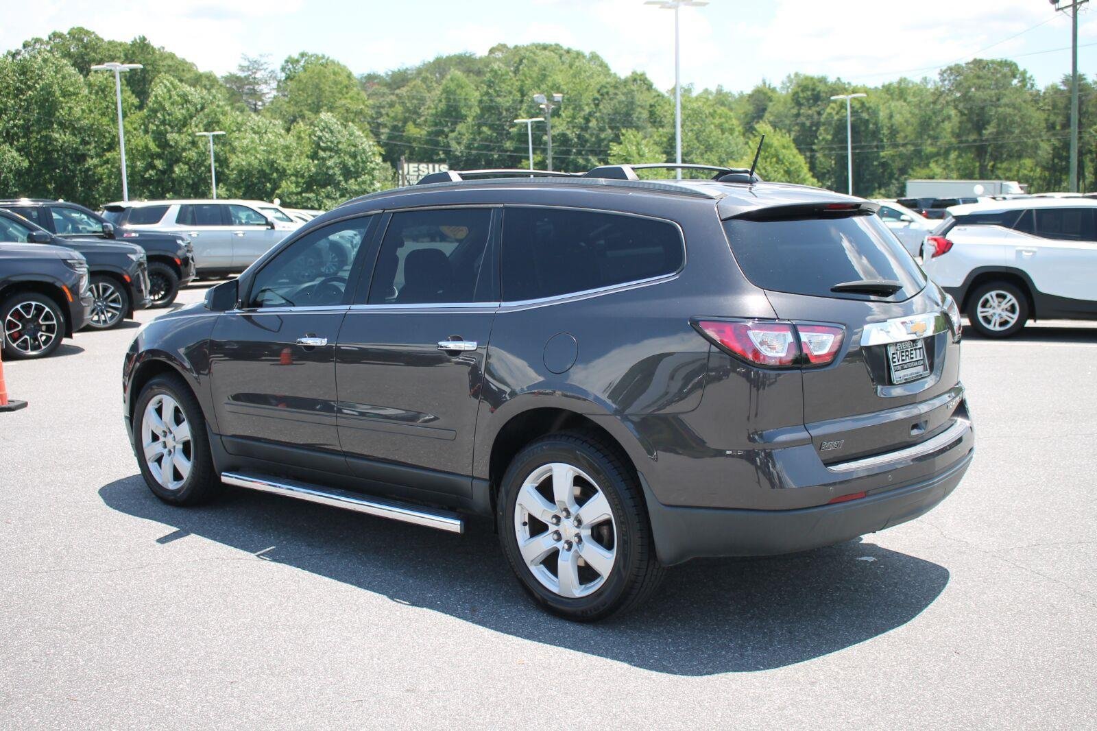 Used 2016 Chevrolet Traverse LT w/ Style and Technology Package FWD image 6