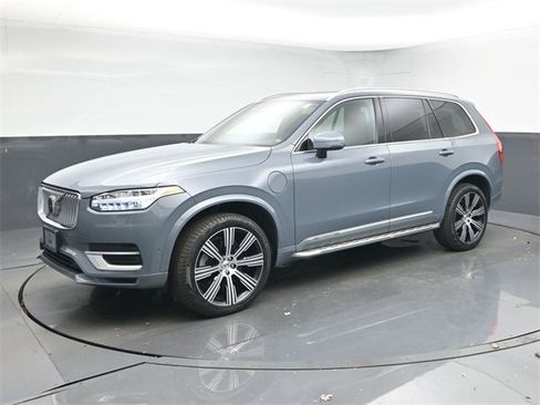 Used 2023 Volvo XC90 T8 Plus image 4