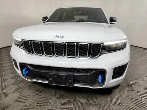 Used 2023 Jeep Grand Cherokee Overland w/ Luxury Tech Group IV AWD/4WD image 10