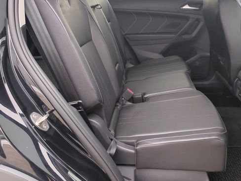 Used 2022 Volkswagen Tiguan SE image 19