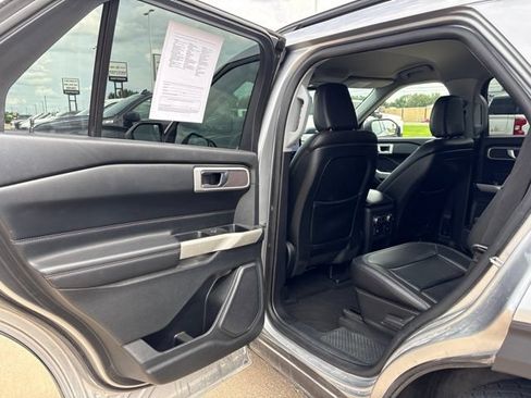 Used 2020 Ford Explorer XLT w/ Equipment Group 202A AWD/4WD image 15