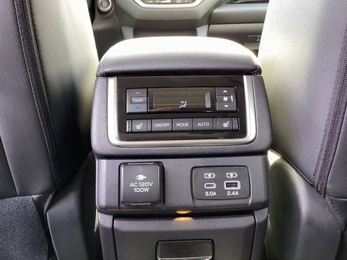 Used 2025 Subaru Ascent Touring image 19