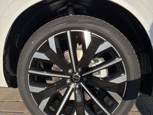 New 2026 Volvo XC60 B5 Ultra w/ Climate Package image 8