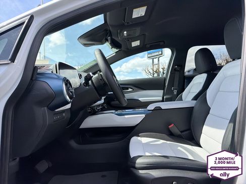 Used 2026 Chevrolet Equinox EV LT w/ Convenience Package II FWD image 10