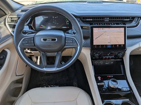 Used 2023 Jeep Grand Cherokee 4WD 4xe image 16