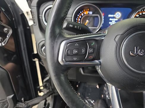 Used 2018 Jeep Wrangler Unlimited Sahara w/ LED Lighting Group AWD/4WD image 17