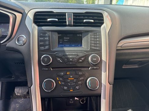 Used 2018 Ford Fusion S FWD image 18