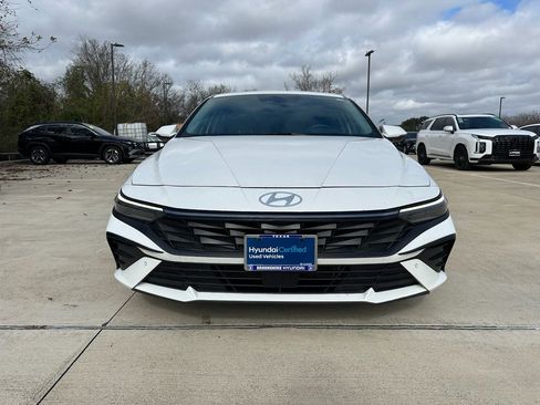 Used 2024 Hyundai Elantra Limited image 2