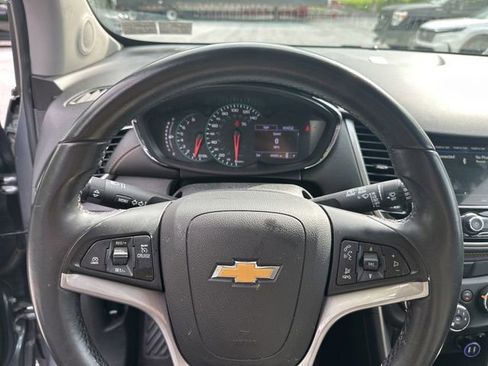 Used 2019 Chevrolet Trax LT w/ LT Convenience Package FWD image 14