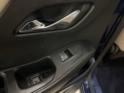 Used 2022 Chevrolet Traverse LS FWD image 24