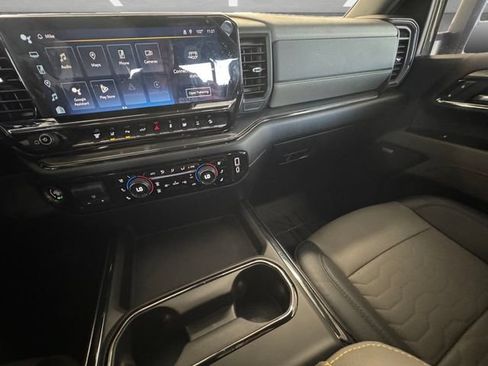 Used 2024 Chevrolet Silverado 2500 ZR2 w/ Technology Package AWD/4WD image 3