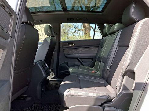 Certified 2023 Volkswagen Atlas Cross Sport SE w/ Panoramic Sunroof Package image 10