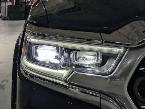 Used 2022 RAM 1500 Limited w/ Body Color Bumper Group AWD/4WD image 9