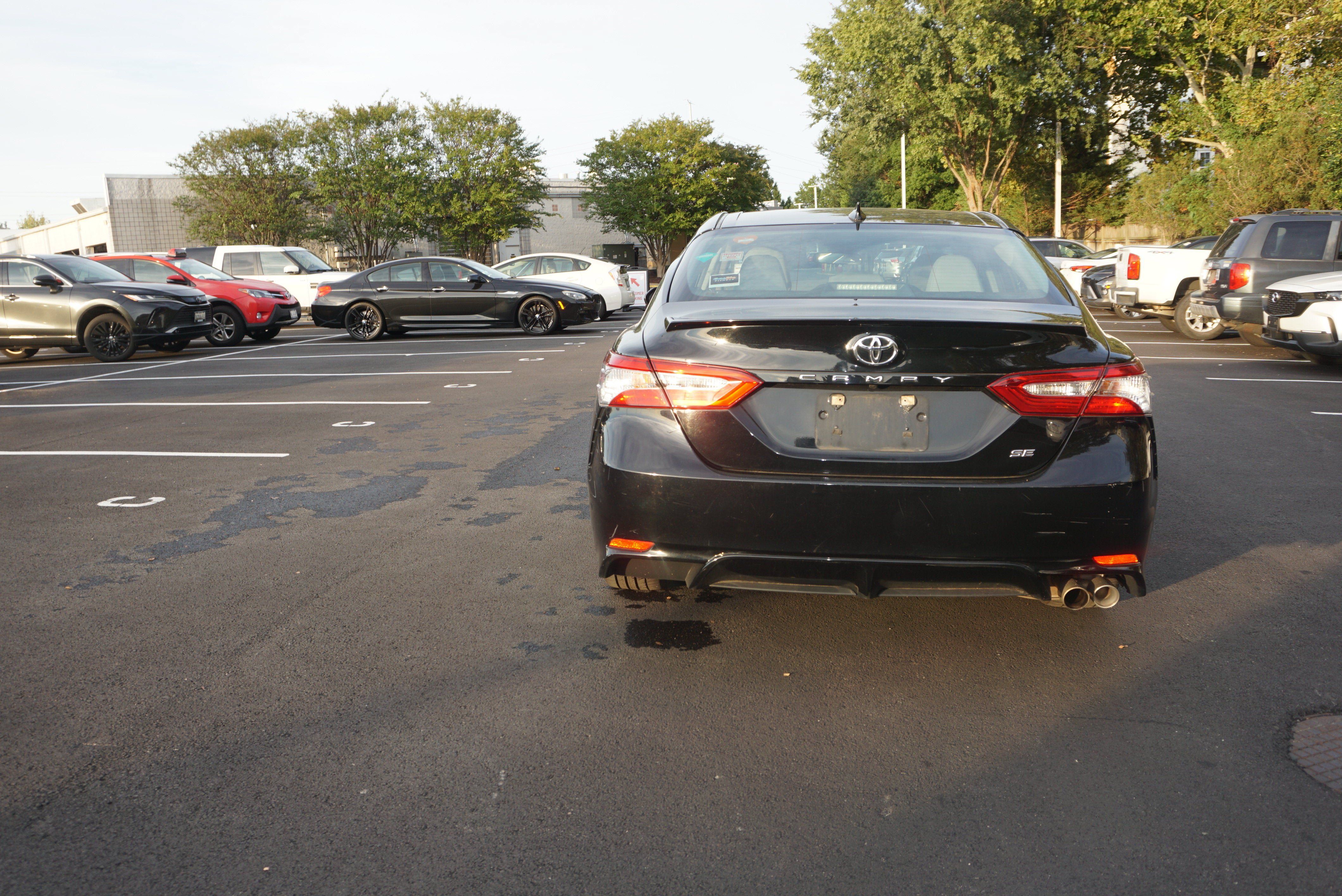 Used 2020 Toyota Camry SE FWD image 4