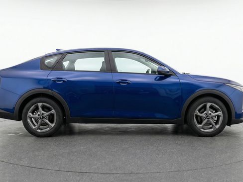 Used 2025 Kia K4 FWD image 11