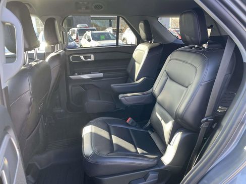 Used 2023 Ford Explorer XLT w/ Equipment Group 202A image 3