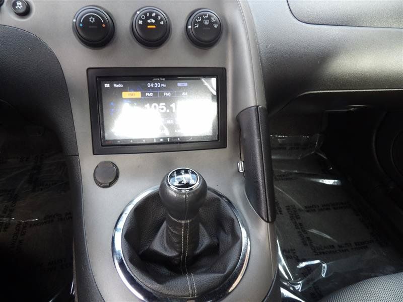Used 2009 Pontiac Solstice Convertible RWD image 16