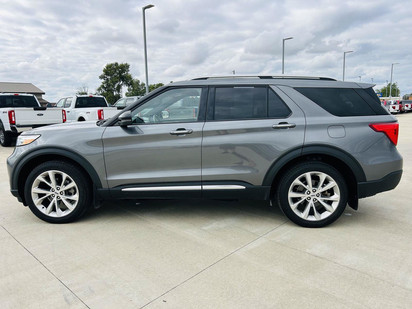 Used 2023 Ford Explorer Platinum w/ Technology Package AWD/4WD image 43