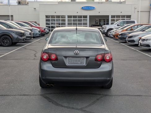 Used 2010 Volkswagen Jetta Limited Edition image 7