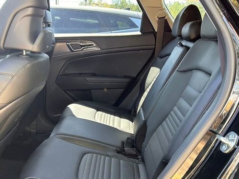 Used 2025 Kia Sportage SX image 40