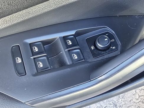 Used 2020 Volkswagen Jetta SE image 18