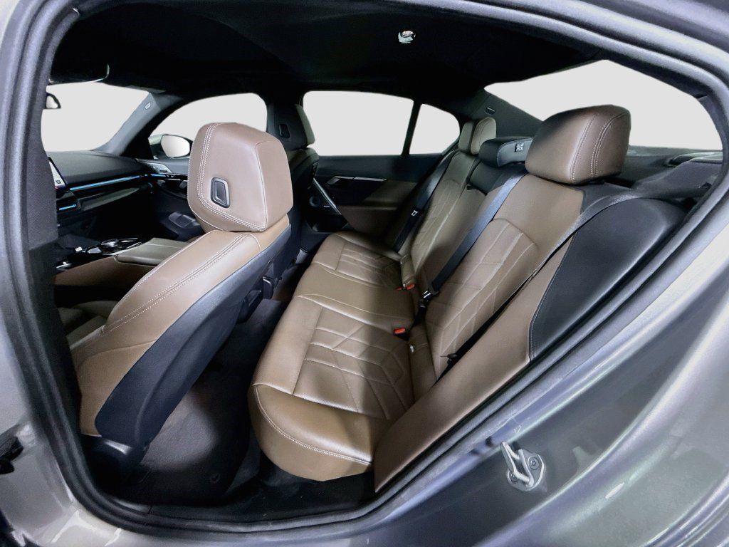 Used 2024 BMW 530i w/ Premium Package RWD image 24