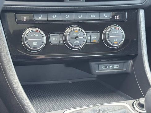 Used 2024 Volkswagen Jetta SE FWD image 29
