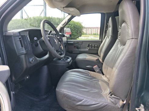 Used 2009 Chevrolet Express 3500 RWD image 15
