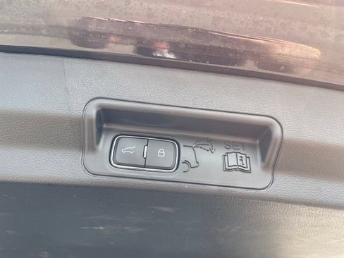 Used 2024 Ford Explorer XLT w/ Equipment Group 202A AWD/4WD image 33