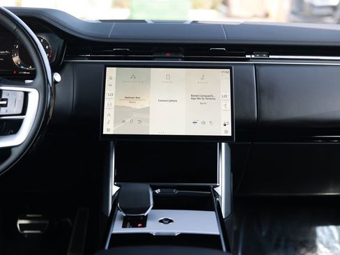 Used 2025 Land Rover Range Rover Long Wheelbase SE image 26