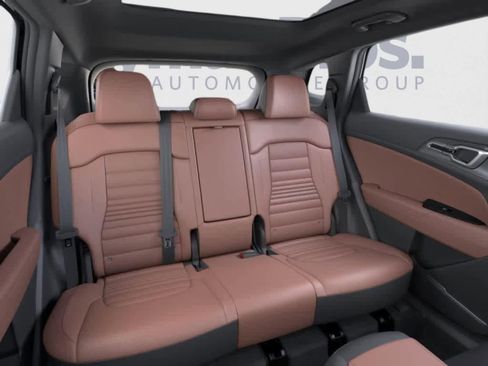 Certified 2025 Kia Sportage SX image 8