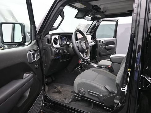 Used 2024 Jeep Wrangler Unlimited AWD/4WD image 9
