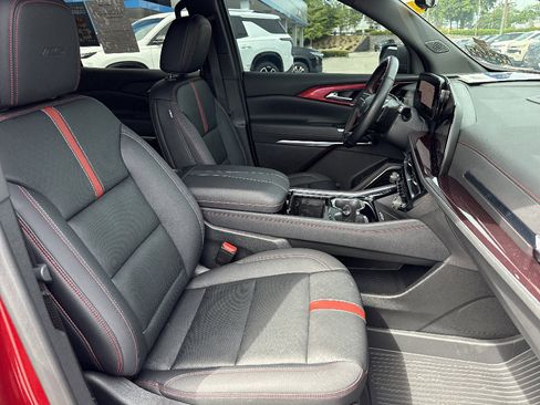 Used 2024 Chevrolet Traverse RS w/ LPO, Floor Liner Package FWD image 30