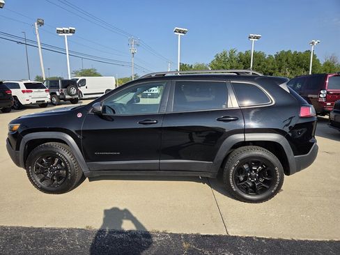 Used 2019 Jeep Cherokee Trailhawk image 6