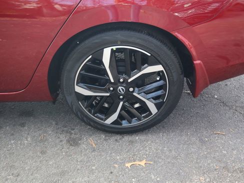 New 2025 Nissan Versa SR w/ Trunk Package image 9