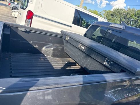 Used 2019 Toyota Tacoma SR5 AWD/4WD image 14
