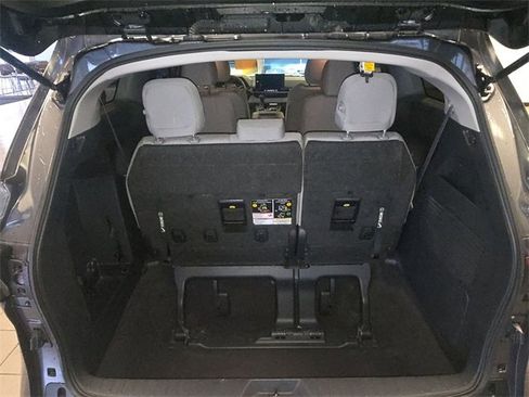 Used 2025 Toyota Sienna LE image 23