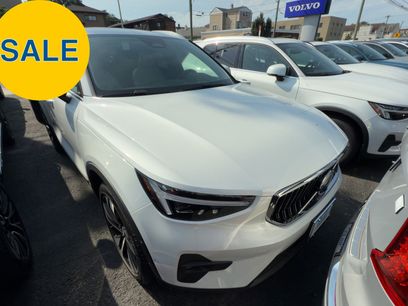 New 2025 Volvo XC40 B5 Ultra w/ Climate Package
