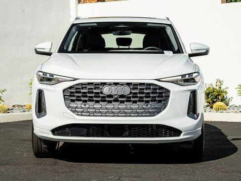 Certified 2025 Audi Q5 Premium Plus w/ Premium Plus image 3