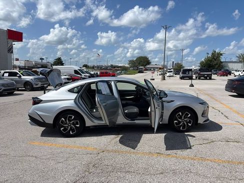 Used 2025 Hyundai Sonata SEL FWD image 34