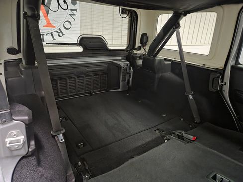 Used 2019 Jeep Wrangler Unlimited Sport S AWD/4WD image 35