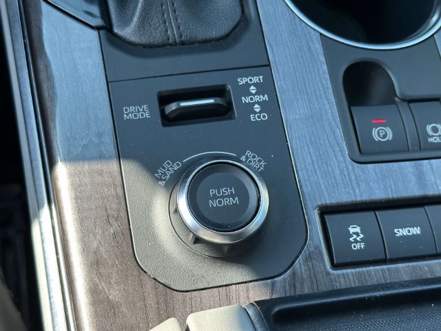 Certified 2021 Toyota Highlander Limited AWD/4WD image 40