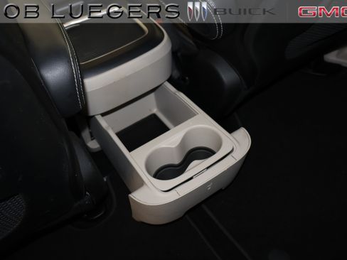 Used 2023 Chrysler Pacifica Touring-L FWD image 11