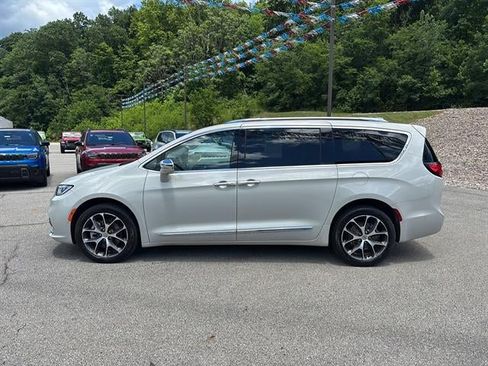 Used 2021 Chrysler Pacifica Limited w/ Premium & Safety Sphere Group AWD/4WD image 6