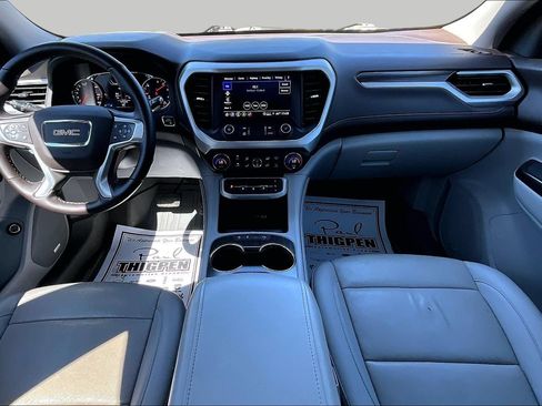 Used 2023 GMC Acadia SLT w/ Technology Package FWD image 16