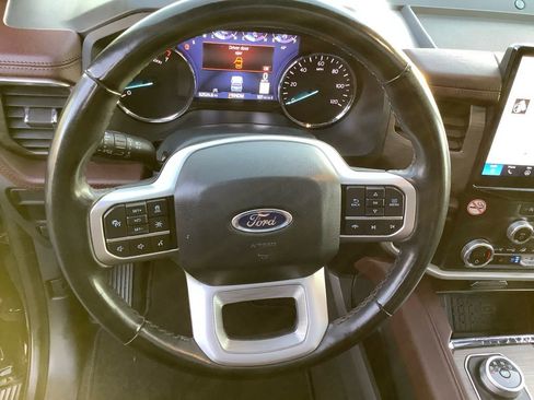 Used 2024 Ford Expedition Limited image 9