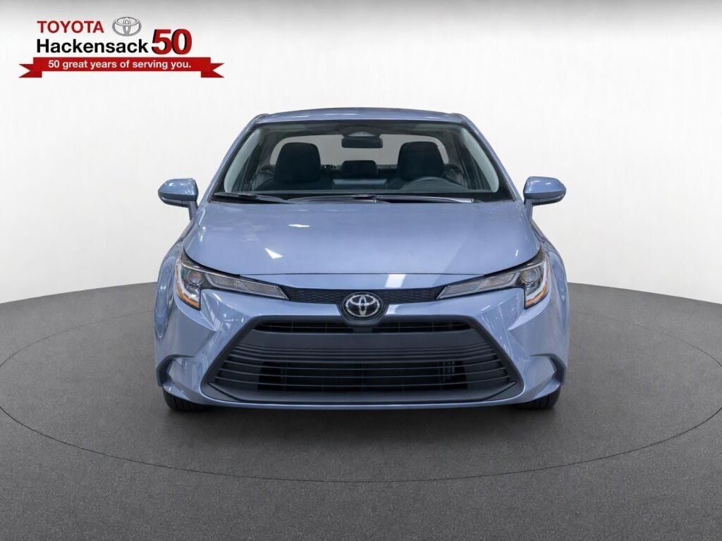 Certified 2025 Toyota Corolla LE FWD image 5