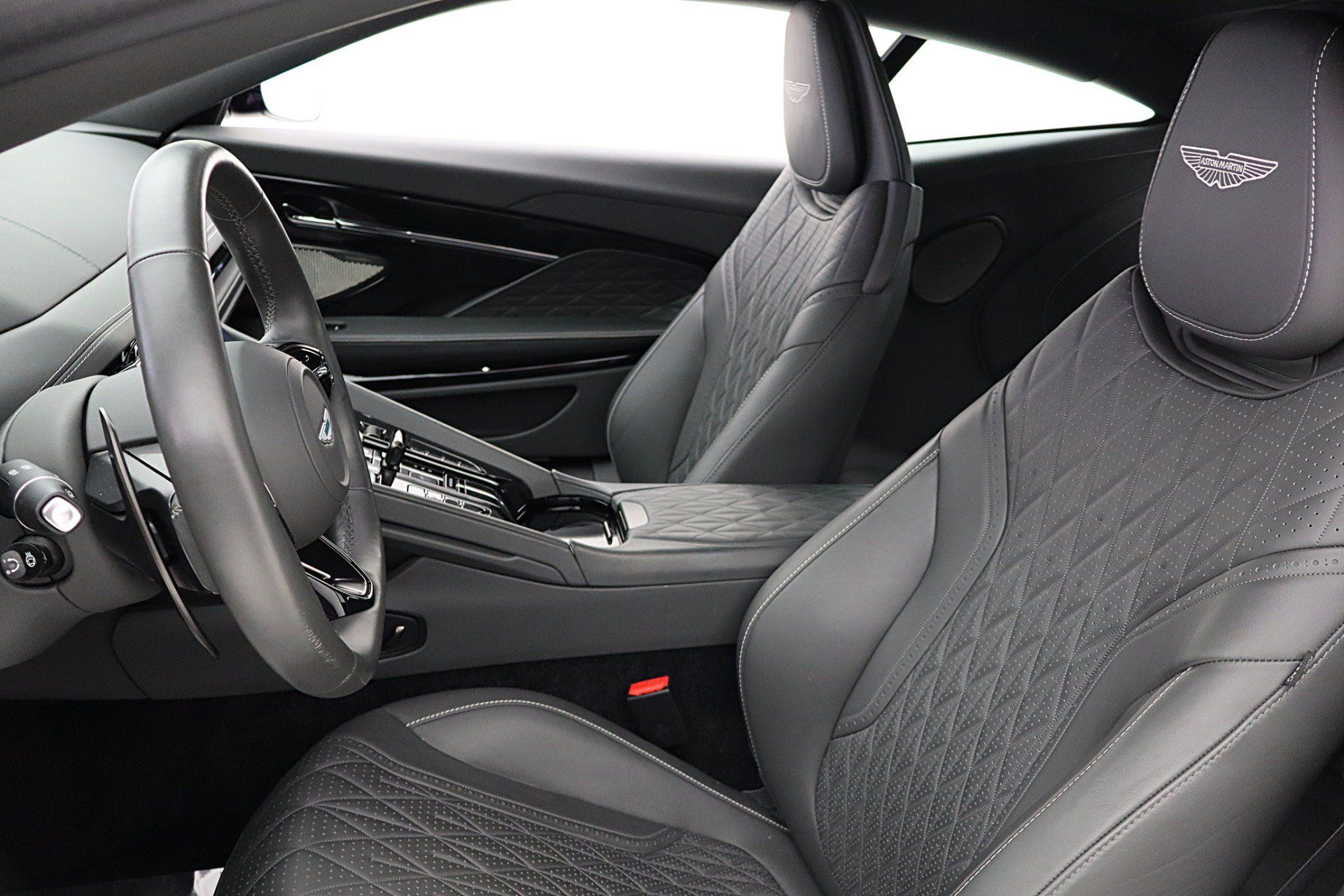 Used 2024 Aston Martin DB12 Coupe RWD image 38